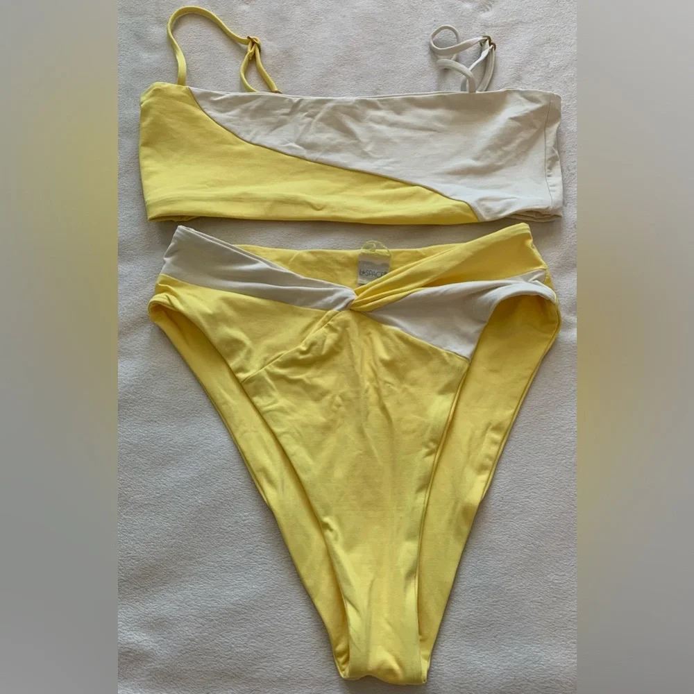 NWOT L*Space Ari Top Nancy Lee Bottom Bitsy Medium/Large Yellow White Colorblock